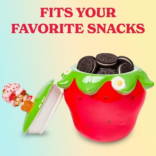 Silver Buffalo Strawberry Shortcake Sitting, 3D Sculpted Snack Jar