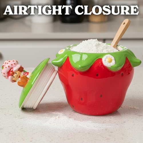 Silver Buffalo Strawberry Shortcake Sitting, 3D Sculpted Snack Jar
