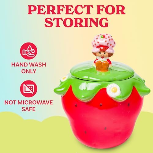 Silver Buffalo Strawberry Shortcake Sitting, 3D Sculpted Snack Jar