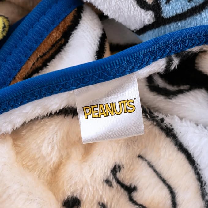 Franco Collectibles® Peanuts® Charlie Brown, Snoopy, Lucy & Gang Super Soft Cozy Plush Throw Blanket, 40 in x 50 in, (Official Peanuts® Product)