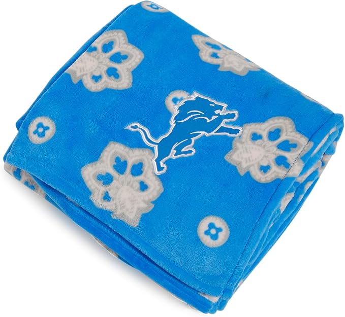 Vera Bradley Women's Fleece NFL Oversized Throw Blanket (Multiple Teams Available), Detroitlionsonmediumblue/Graybandana, One Size