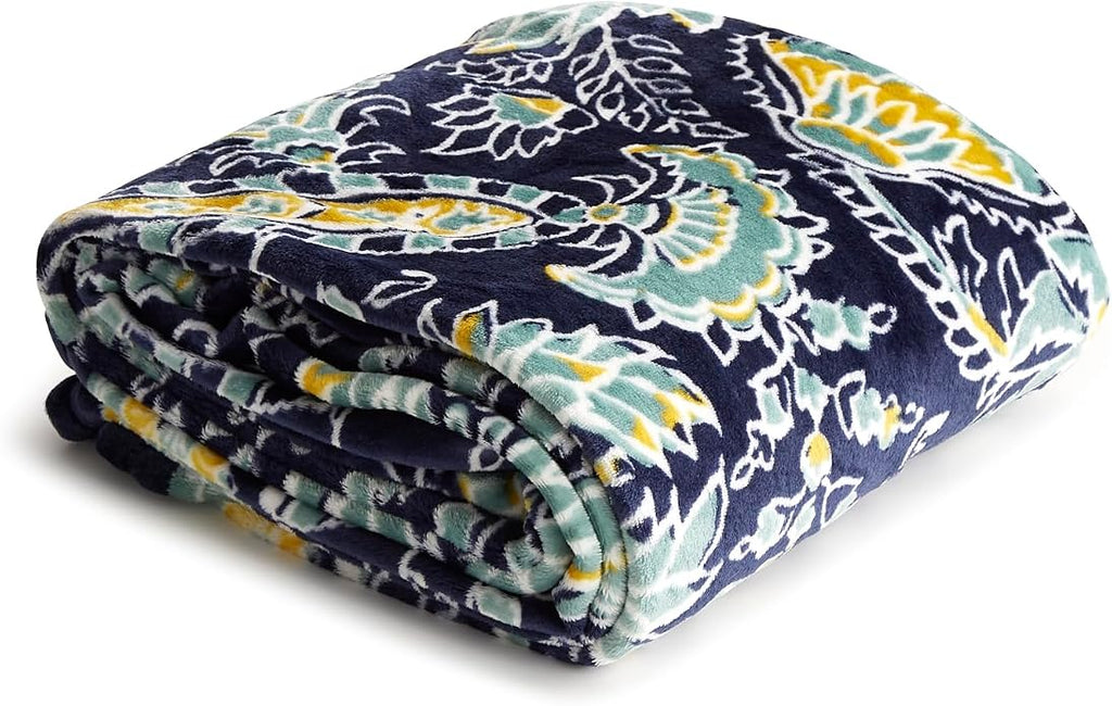 Vera Bradley Women's Fleece Throw Blanket – Soft Plush Blanket for Couch, Bedroom & Home Décor