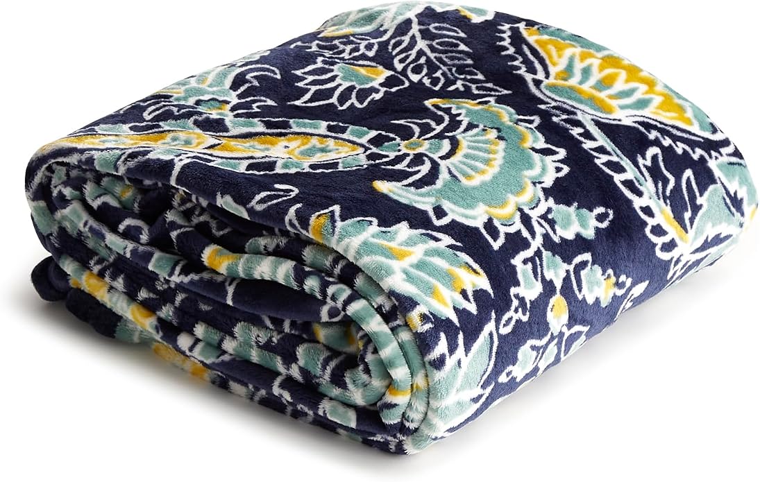 Vera Bradley Women's Fleece Throw Blanket – Soft Plush Blanket for Couch, Bedroom & Home Décor