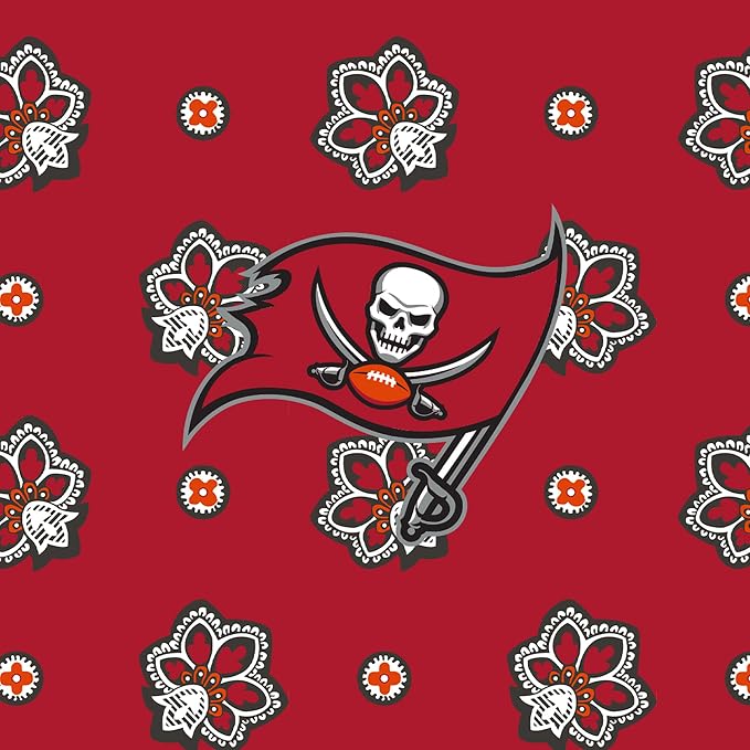 Vera Bradley Women's Fleece NFL Oversized Throw Blanket (Multiple Teams Available), Tampabaybuccaneersondarkred/Blackbandana, One Size