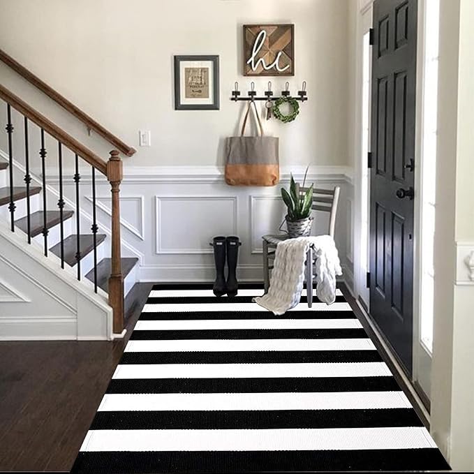 Black and White Outdoor Rug 35.4 x 59 Inches Striped Front Door Mat Front Porch Rug Hand-Woven Machine Washable Indoor/Outdoor Layered Door Mats for Entryway/Porch/Patio