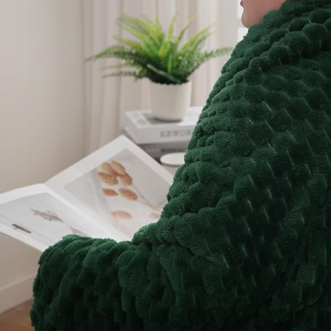 Dark Hunter Green Throw Blanket 50"×60" inches Fuzzy 3D Jacquard Decorative Flannel Fleece Super Soft Plush Cozy Blanket for Couch Sofa Chair Lightweight