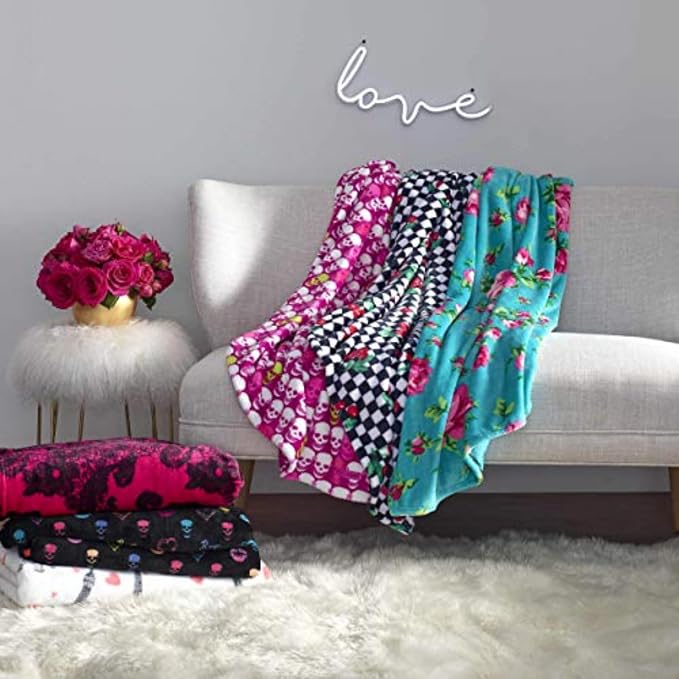 Betsey Johnson - Throw Blanket, Buttery-Soft Throw Blanket for Couch or Bed, Boldly Plush & Oversized Bedding (Betsey Signature, 50" x 70")