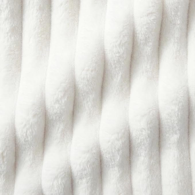 Americanflat 50x60 Faux Fur Throw Blanket - Soft and Breathable Throw Blanket for Couch, Bed, Chair - White Faux Fur Blankets Perfect for Home, Bedroom, or Outdoor Use