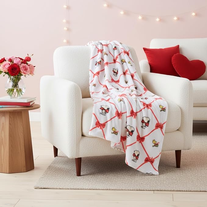 Peanuts Snoopy Cozy Throw 50 in x 40 in – Soft Cozy for Couch, Bed & Travel, Collectible Gift (Officially Licensed Product) by Franco Collectibles