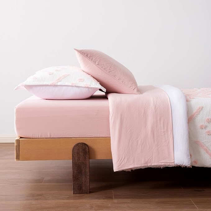 Amazon Basics Kids' Pink Bedding Set, 5-Piece Jacquard Bed-in-a-Bag with Comforter, Fitted Sheet, Flat Sheet, Pillowcase, Pillow Sham, Deep Pocket 16", All-Season, Pink Tufted, Twin