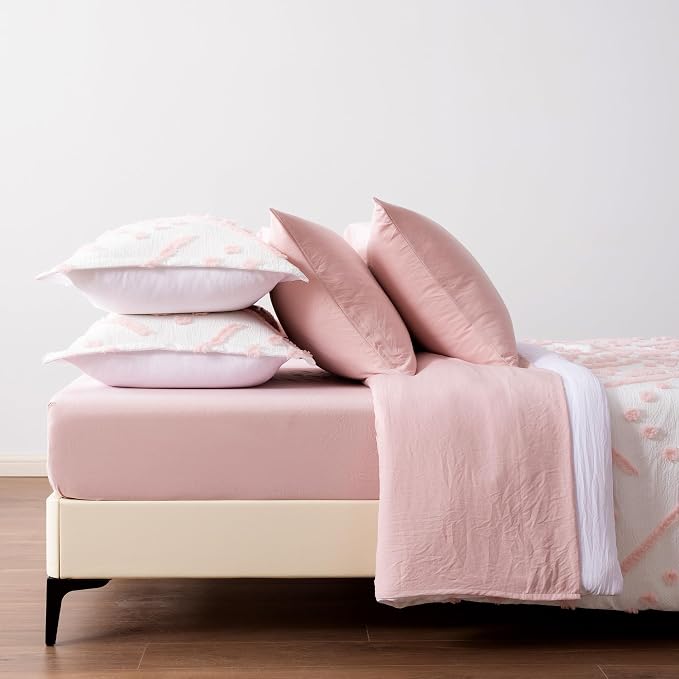 Amazon Basics Kids' Pink Bedding Set, 7-Piece Jacquard Bed-in-a-Bag with Comforter, Fitted Sheet, Flat Sheet, Pillowcases, Pillow Shams, Deep Pocket 16", All-Season, Pink Tufted, Full/Queen