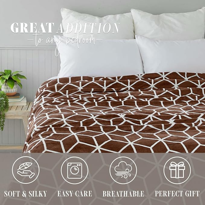 Elegant Comfort Luxury Velvety Feel Blanket, All-Season Lightweight Blanket, Ultra Plush, Soft, Cozy-Fuzzy Flannel Fleece for Couch, Sofa, Bed, Travel, Cube Design,King/California King,Chocolate Brown