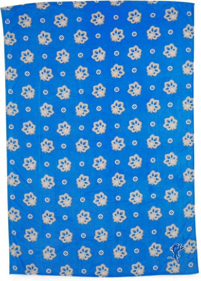 Vera Bradley Women's Fleece NFL Oversized Throw Blanket (Multiple Teams Available), Detroitlionsonmediumblue/Graybandana, One Size