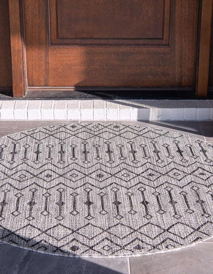 Unique Loom Outdoor Trellis Collection Area Rug - Tribal Trellis (10' 8" Round, Gray/ Black)