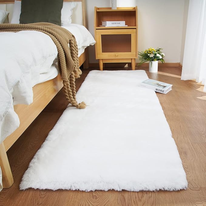 Ghouse Ultra Soft Faux Rabbit Fur Rug 3x5, Machine Washable Area Rugs for Bedroom Fluffy Rugs for Living Room, No-Shedding Carpet Sheepskin Rug White