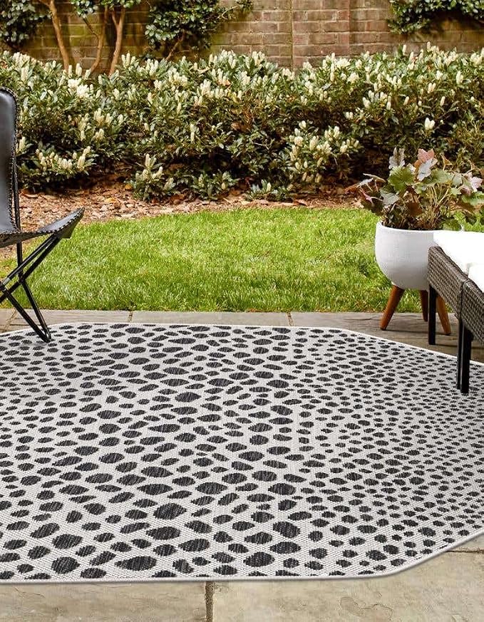 Unique Loom Outdoor Collection Area Rug - Cape Town (4' 1" Octagon, Black/ Ivory)