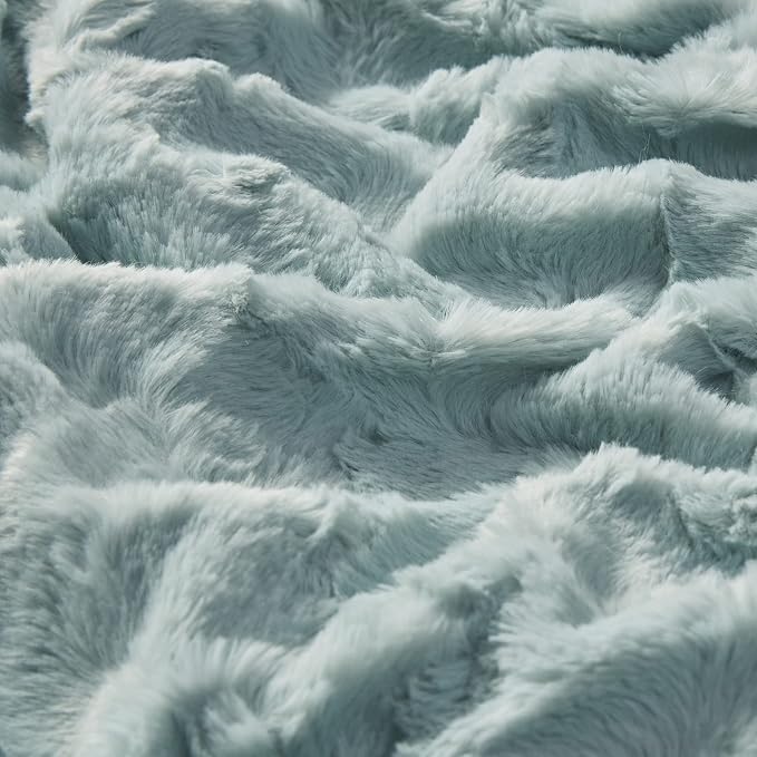 Madison Park Zuri Faux Fur Reversible Throw Blanket, 50 x 60 in, Aqua | Oversized Soft Plush, Luxury, Animal Stripes, Mink Reverse, Modern, All Season, for Bed Sofa Couch, OEKO-TEX Certified