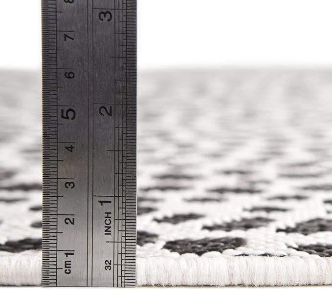 Unique Loom Outdoor Collection Area Rug - Cape Town (4' 1" Octagon, Black/ Ivory)