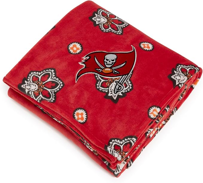 Vera Bradley Women's Fleece NFL Oversized Throw Blanket (Multiple Teams Available), Tampabaybuccaneersondarkred/Blackbandana, One Size