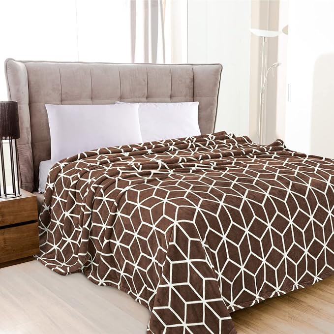 Elegant Comfort Luxury Velvety Feel Blanket, All-Season Lightweight Blanket, Ultra Plush, Soft, Cozy-Fuzzy Flannel Fleece for Couch, Sofa, Bed, Travel, Cube Design,King/California King,Chocolate Brown