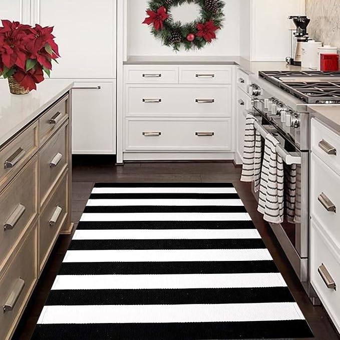 Black and White Outdoor Rug 35.4 x 59 Inches Striped Front Door Mat Front Porch Rug Hand-Woven Machine Washable Indoor/Outdoor Layered Door Mats for Entryway/Porch/Patio