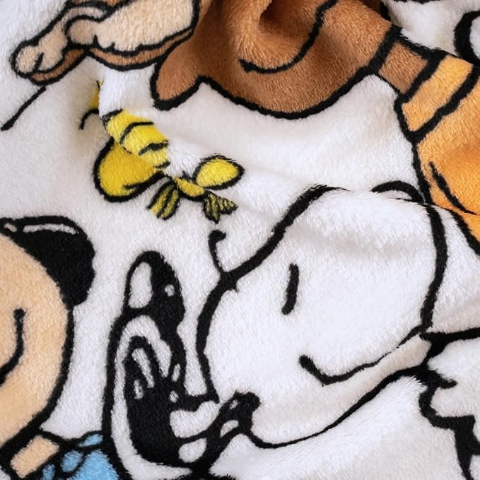 Franco Collectibles® Peanuts® Charlie Brown, Snoopy, Lucy & Gang Super Soft Cozy Plush Throw Blanket, 40 in x 50 in, (Official Peanuts® Product)