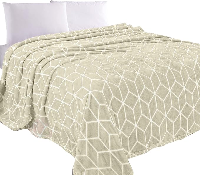 Elegant Comfort Luxury Velvety Feel Blanket, All-Season Lightweight Blanket, Ultra Plush, Soft, Cozy-Fuzzy Flannel Fleece for Couch, Sofa, Bed, Travel, Cube Design, Twin/Twin XL, Cream