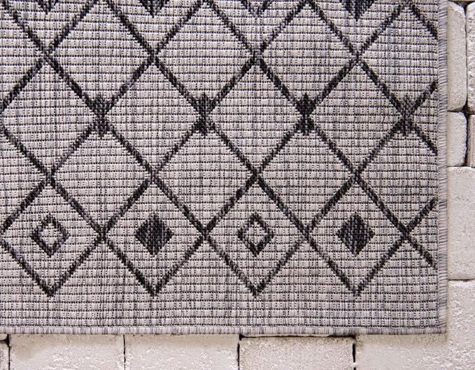 Unique Loom Outdoor Trellis Collection Area Rug - Tribal Trellis (7' 1" x 10' Rectangle, Gray/ Black)