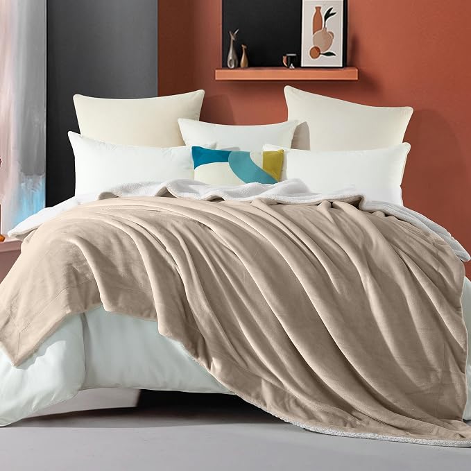 Elegant Comfort Ultra Soft Reversible Flannel Sherpa Blanket - Cozy Silky Fleece Throw for Couch, Bed - Plush Fuzzy Warm Winter Blanket for Gift, Full, Cream