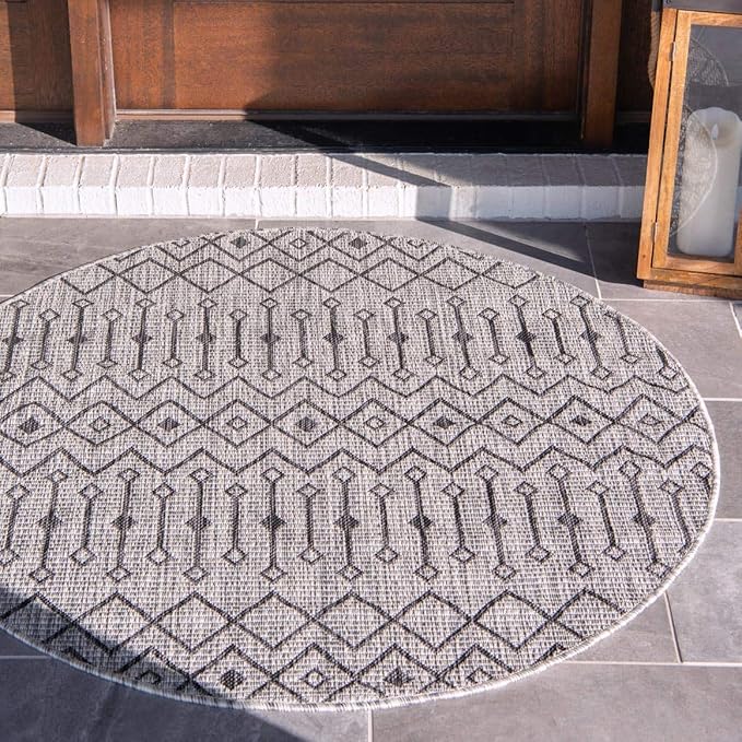 Unique Loom Outdoor Trellis Collection Area Rug - Tribal Trellis (4' 1" Round, Gray/ Black)