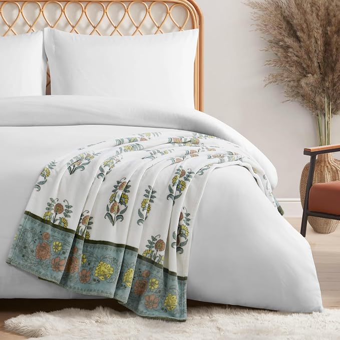 Jessica Simpson Plush 50"X70" Throw Blanket - Serenity Floral - Luxurious Plush Blanket for Ultimate Comfort and Cozy Warmth