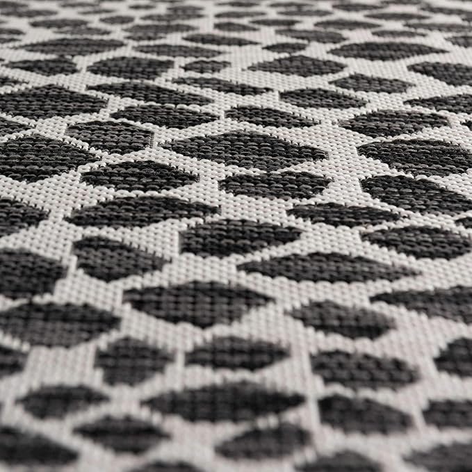 Unique Loom Outdoor Collection Area Rug - Cape Town (5' 3' x 8' Rectangle, Black/ Ivory)