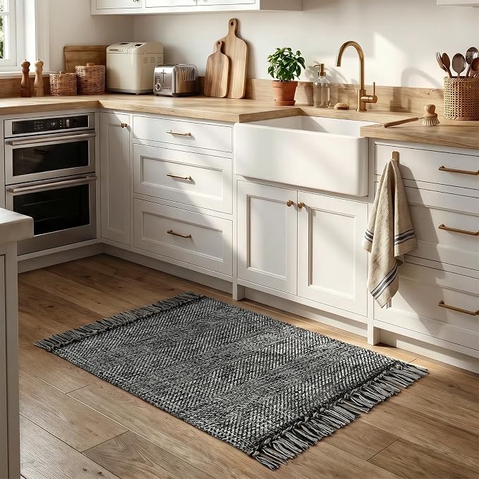 Collive Black Bathroom Rug, 2' x 3' Hand-Woven Washable Small Kitchen Rugs, 45% Cotton, 45% Polyester, 10% Viscose - Cotton Reversible Entryway Rug Modern Farmhouse Carpet for Foyer Bedroom Back Door