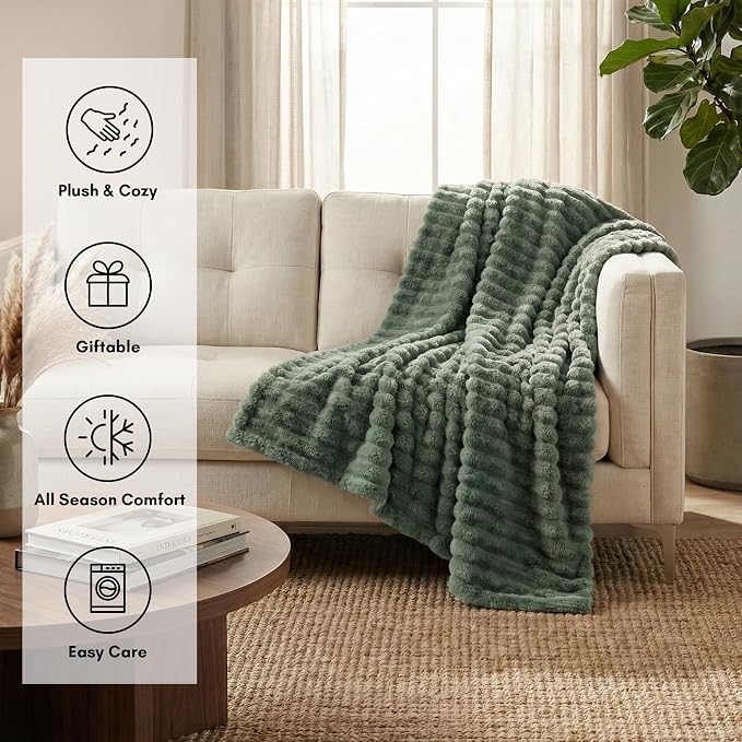 Americanflat 50x60 Faux Fur Throw Blanket - Soft and Breathable Throw Blanket for Couch, Bed, Chair - Green Faux Fur Blankets Perfect for Home, Bedroom, or Outdoor Use
