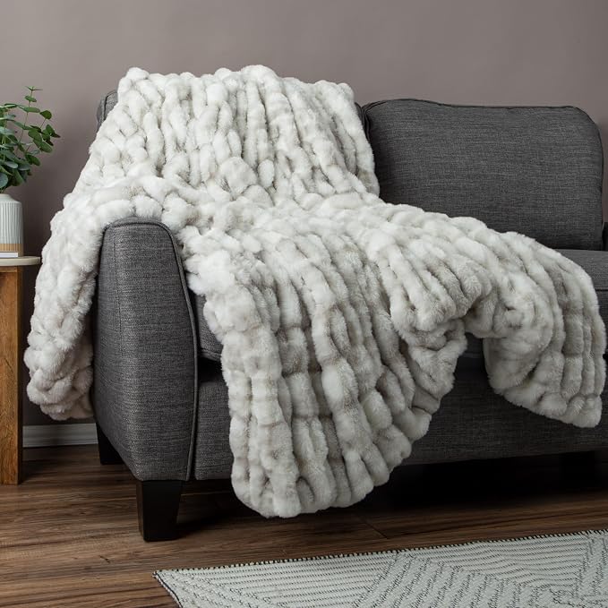 Lavish Home Oversized Ruched Faux Fur Blanket - 60x80-Inch Jacquard Faux Fur Queen-Size Throw for Sofas and Beds - Luxurious Bedding (Gray) | Machine Washable Jacquard Faux Fur Queen Size Throw for Sofas and Beds, Luxurious Bedding
