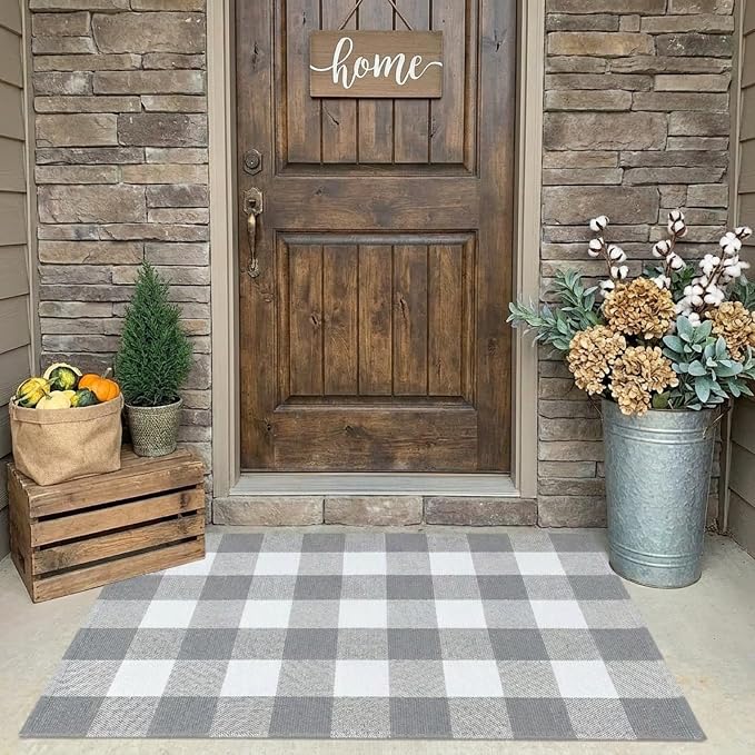 SEEKSEE Buffalo Plaid Outdoor Rug 27.5x43 Gray and White Front Door Mat, Layering Rug for Porch, Washable Doormat, Front Porch Rug for Outdoor Entrance Entryway Patio Porch Decor