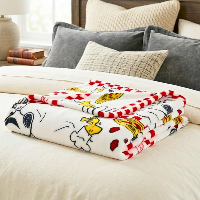 Peanuts® Snoopy Throw Blanket 70 in x 50 in – Soft Cozy Plush for Couch, Bed & Travel - Pizza, (Officially Licensed Product) by Franco