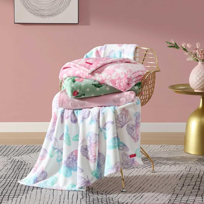 Betsey Johnson - Blanket, Buttery-Soft Throw Blanket for Couch or Bed, Boldly Plush & Oversized Bedding (Retro Daisy Pink, 50" x 70")