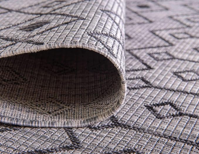 Unique Loom Outdoor Trellis Collection Area Rug - Tribal Trellis (4' 1" Round, Gray/ Black)