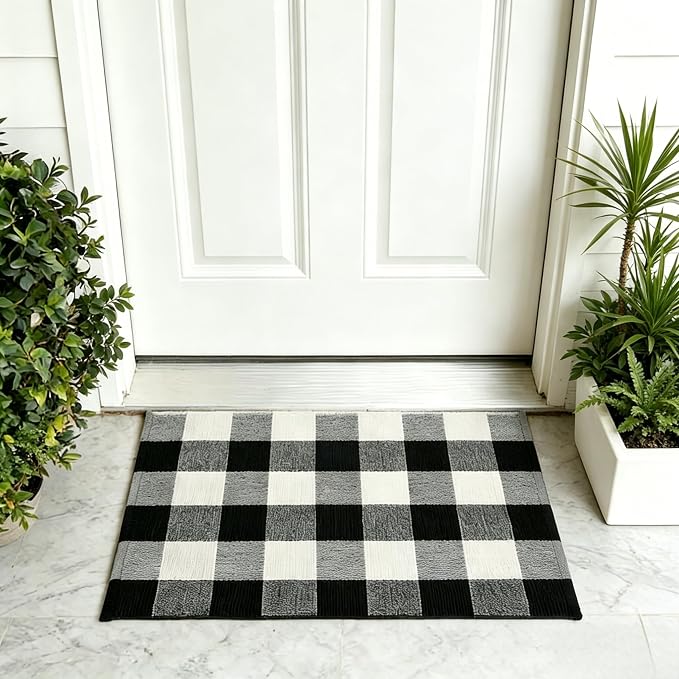 SEEKSEE Buffalo Plaid Outdoor Rug 2' x 3' Black and White Front Door Mat, Layering Rug for Porch, Washable Doormat, Cotton Area Rug for Outdoor Entrance Entryway Patio Porch Decor