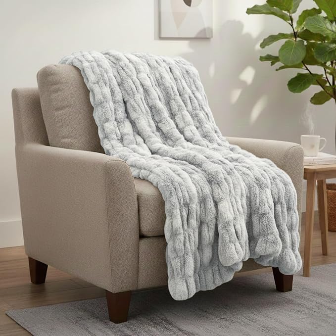 Lavish Home Oversized Ruched Faux Fur Blanket - 60x80-Inch Jacquard Faux Fur Queen-Size Throw for Sofas and Beds - Luxurious Bedding (Gray) | Machine Washable Jacquard Faux Fur Queen Size Throw for Sofas and Beds, Luxurious Bedding