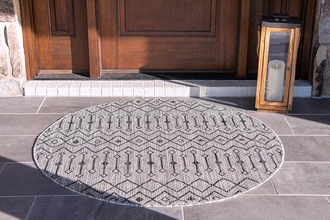 Unique Loom Outdoor Trellis Collection Area Rug - Tribal Trellis (7' 10" Round, Gray/ Black)