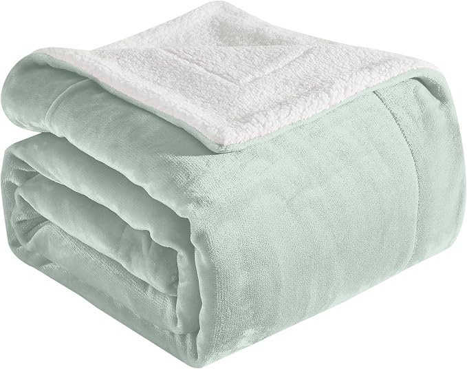 Elegant Comfort Ultra Soft Reversible Flannel Sherpa Blanket - Cozy Silky Fleece Throw for Couch, Bed - Plush Fuzzy Warm Winter Blanket for Gift, Queen, Mint Green