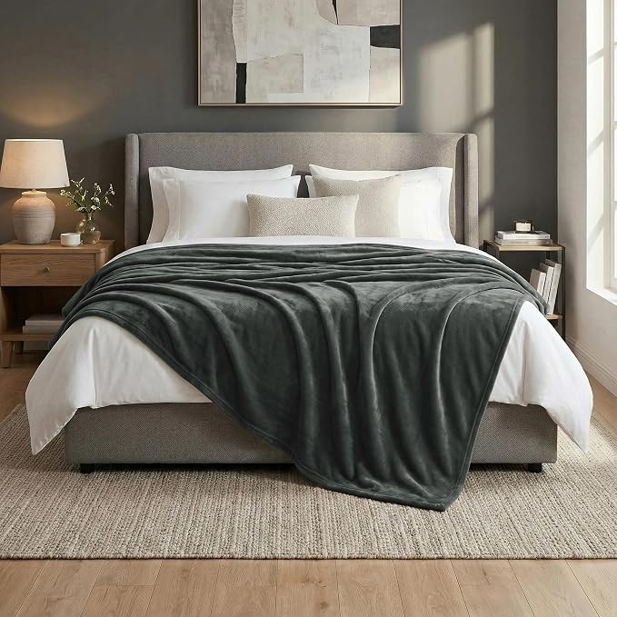 Americanflat 90x90 Fleece Throw Blanket - Soft and Breathable Throw Blanket for Couch, Bed, Chair - Oversized Fleece Blankets Perfect for Home, Bedroom, or Outdoor Use - Gray