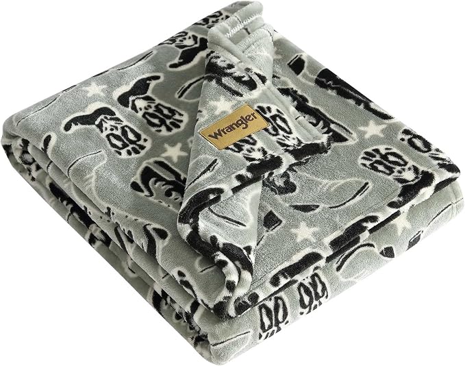 Wrangler - Blanket, Super Soft Plush Fleece Bedding, Yellowstone Inspired Throw Blanket for Couch or Bed (Knockin Boots Green, 50" x 60")