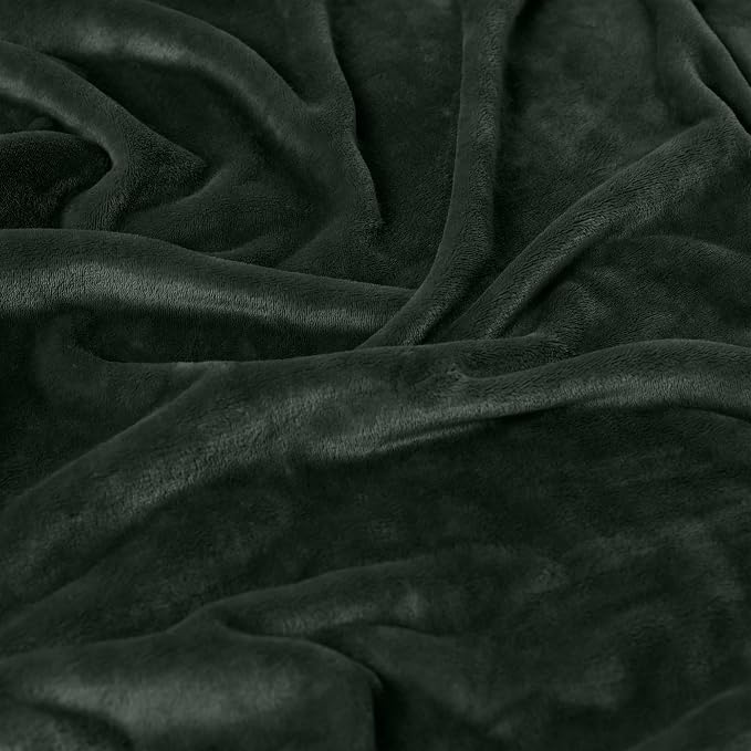 Americanflat 60x80 Fleece Throw Blanket - Soft and Breathable Throw Blanket for Couch, Bed, Chair - Roomy Fleece Blankets Perfect for Home, Bedroom, or Outdoor Use - Green