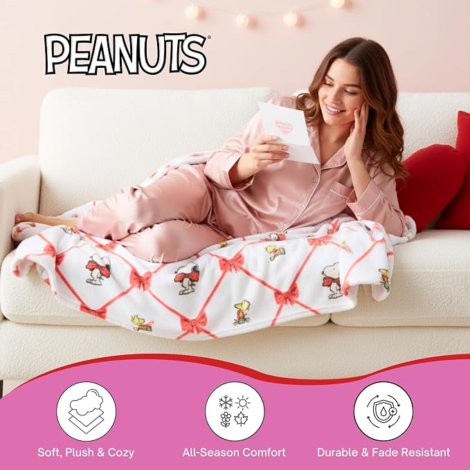 Peanuts Snoopy Cozy Throw 50 in x 40 in – Soft Cozy for Couch, Bed & Travel, Collectible Gift (Officially Licensed Product) by Franco Collectibles