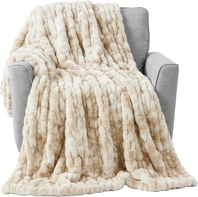 Lavish Home Oversized Ruched Faux Fur Blanket, Cream, 60” x 80” | Machine Washable Jacquard Faux Fur Queen Size Throw for Sofas and Beds, Luxurious Bedding
