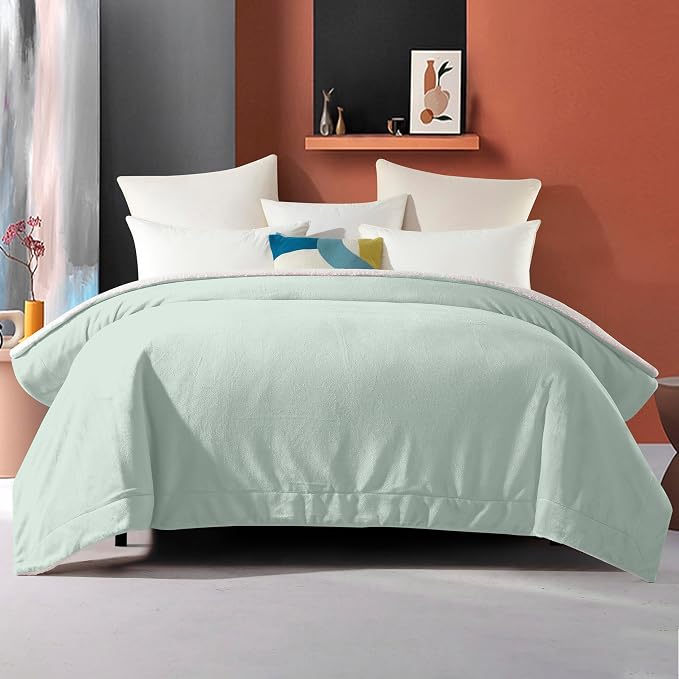 Elegant Comfort Ultra Soft Reversible Flannel Sherpa Blanket - Cozy Silky Fleece Throw for Couch, Bed - Plush Fuzzy Warm Winter Blanket for Gift, Full, Mint Green