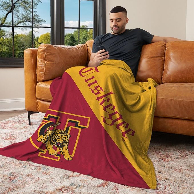 Northwest NCAA Silk Touch Throw Blanket, Ultra Soft Plush Polyester, Lightweight Warm Decorative Fan Gift, 46 x 60 in